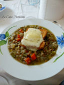 Zuppa di cereale e legumi con crostone di pane alla provola