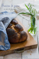 Treccia di pane ai semi di papavero– Braided bread with poppy seeds