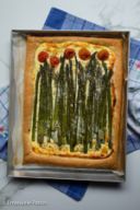 Pizza bianca di sfoglia con asparagi ricetta