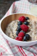 Porridge alla avena e frutta ricetta
