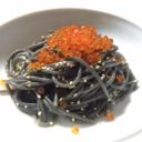 Spaghetti al nero di seppia con caviale di trota