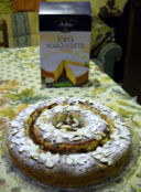 Torta margherita con scaglie di cioccolato e marmellata di lamponi