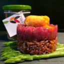 Tartare di manzo e riso rosso Ermes con tuorlo croccante