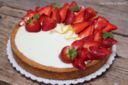 Crostata con crema allo yogurt e fragole