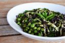 Quinoa nera con piselli zucchine e menta