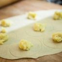 Ravioli di acqua e farina alla verza con ripieno di patate