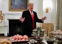 Trump porta il fast food alla Casa Bianca: dovevamo vedere anche questo