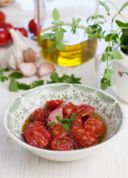 Ricetta – Pomodori in padella con aglio e origano, un contorno facile ma sfizioso