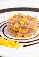 Ricetta tartare di tonno e mango, un secondo piatto light e molto saporito