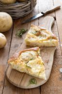 Ricetta focaccia veloce patate e rosmarino, un piatto unico perfetto per salvare a cena