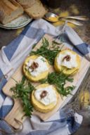 Ricetta tortini di polenta con burrata e alici, un antipasto semplice e delicato