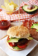 Ricetta avocado burger, un secondo piatto completo e gustoso