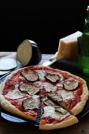 Ricetta pizza alla parmigiana, una pizza che ricorda il piatto originale