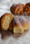 Ricetta cornetti da colazione, la colazione tutta italiana da preparare in casa