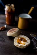 Ricetta english muffin: panini anglosassoni per una colazione dolce o salata