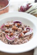 Ricetta risotto radicchio e salsiccia, un primo dalla tradizione veneta in veste orientale