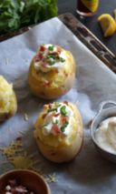 Ricetta patate al forno ripiene, facile, golosa e velocissima