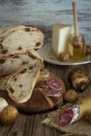 Ricetta pane fichi e noci, il mix perfetto per formaggi e salumi