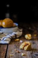 Panini al latte ripieni di ragù di salsiccia
