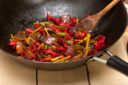 Cos’è il wok, come si usa e perché non puoi farne a meno