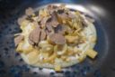 Pasta e patate alla napoletana, ricetta arruscata, cioè croccante, col tartufo