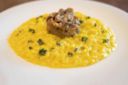 Risotto allo zafferano, la ricetta con il riso Carnaroli  e il ragù di ossobuco