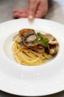 Spaghetti alle vongole: la ricetta vale la cena nel ristorante 3 stelle Michelin