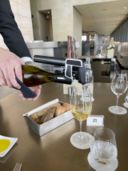 Armani hotel Milano: prezzi umani per i grandi vini al calice della Vineria