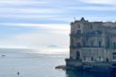 Palazzo Petrucci in guerra a Posillipo per la spiaggia più buona di Napoli